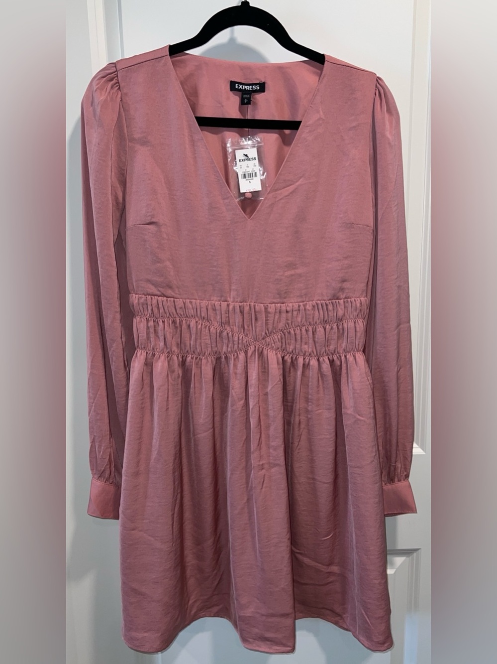 Express Women’s V-Neck Smocked Waist Long Sleeve Dress in Dusty Rose Size S NWT